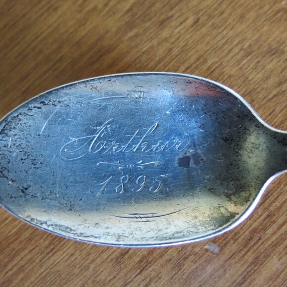 Chantelaine (1894) by Lunt Silver Teaspoon Sterling "Arthur 1895" In Bowl - Picture 4 of 9